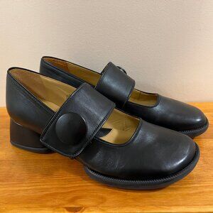 Fluevog, Thrillvogs "Tippi"-adjacent